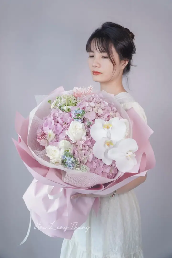 Tiệm Hoa Sang Trọng Khu Tây Hồ