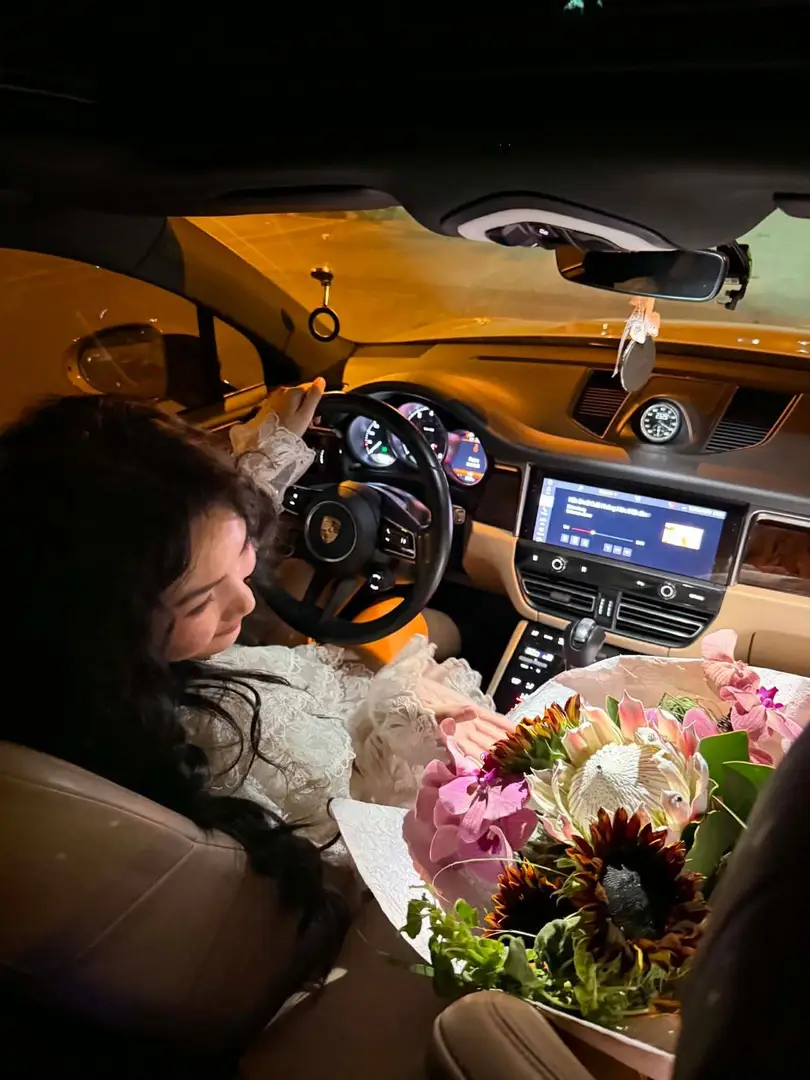 Quà tặng khách hàng công ty thực phẩm Hà Nội — Hoa tươi nhập khẩu cao 