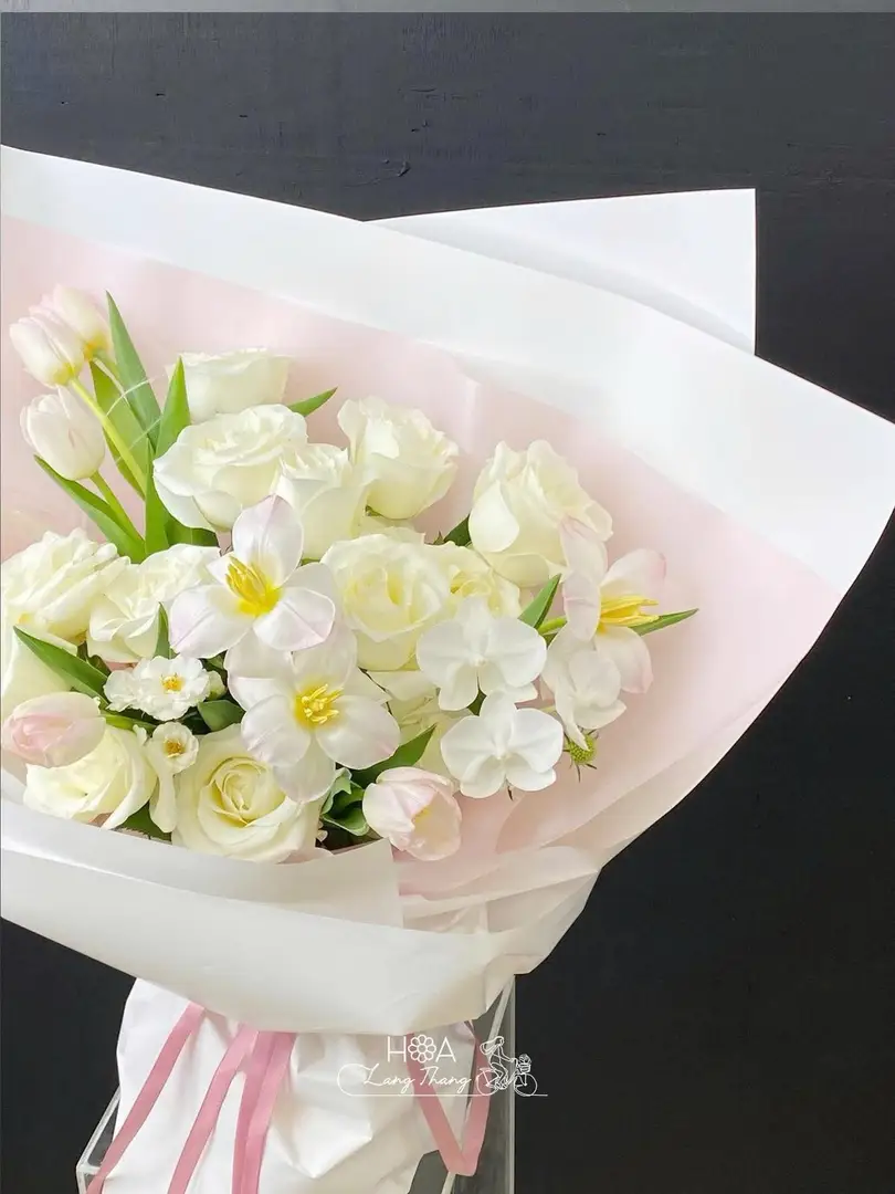 Bó hoa hồng mix lá phụ nhập khẩu - Elegant Rose Harmony - Hoa Lang Thang