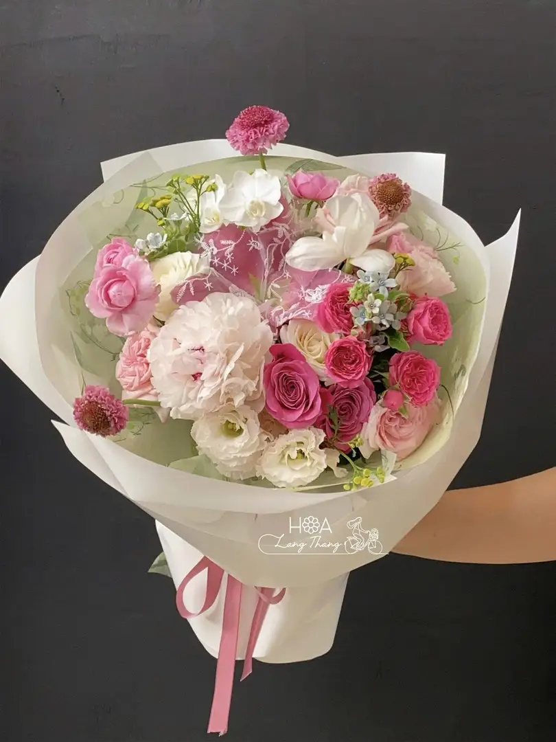Bó hoa hồng đậm ren nhập khẩu - Crimson Elegance