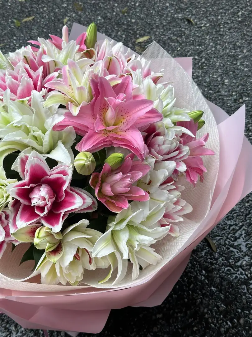 Strauß aus rosa & weißem Lisianthus – Eternal Romance 3