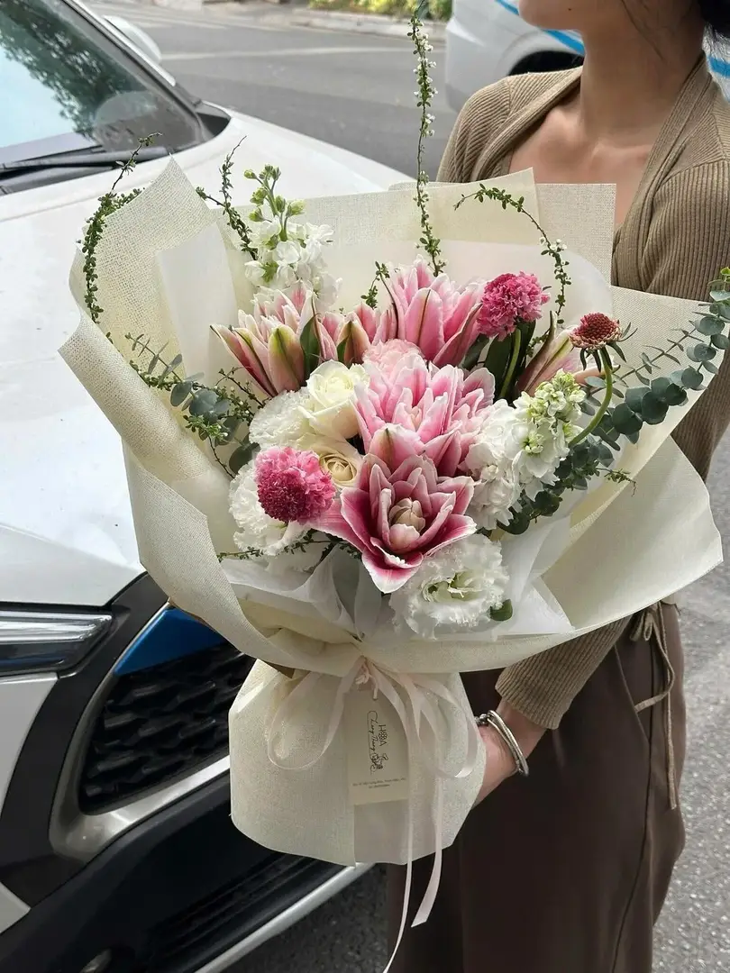 Bó hoa ly mix gỗ gardening - Lily Reverie
