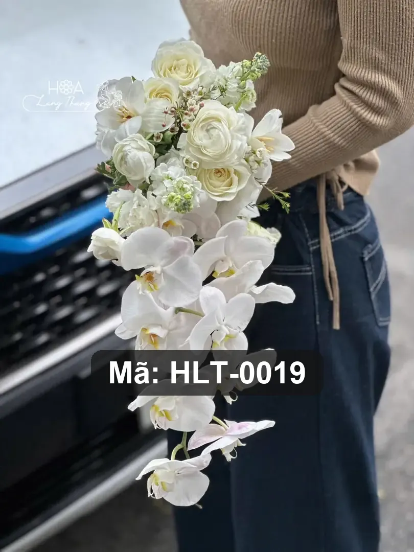 Bó hoa lan hồ điệp mix hoa lá phụ - Orchid Elegance