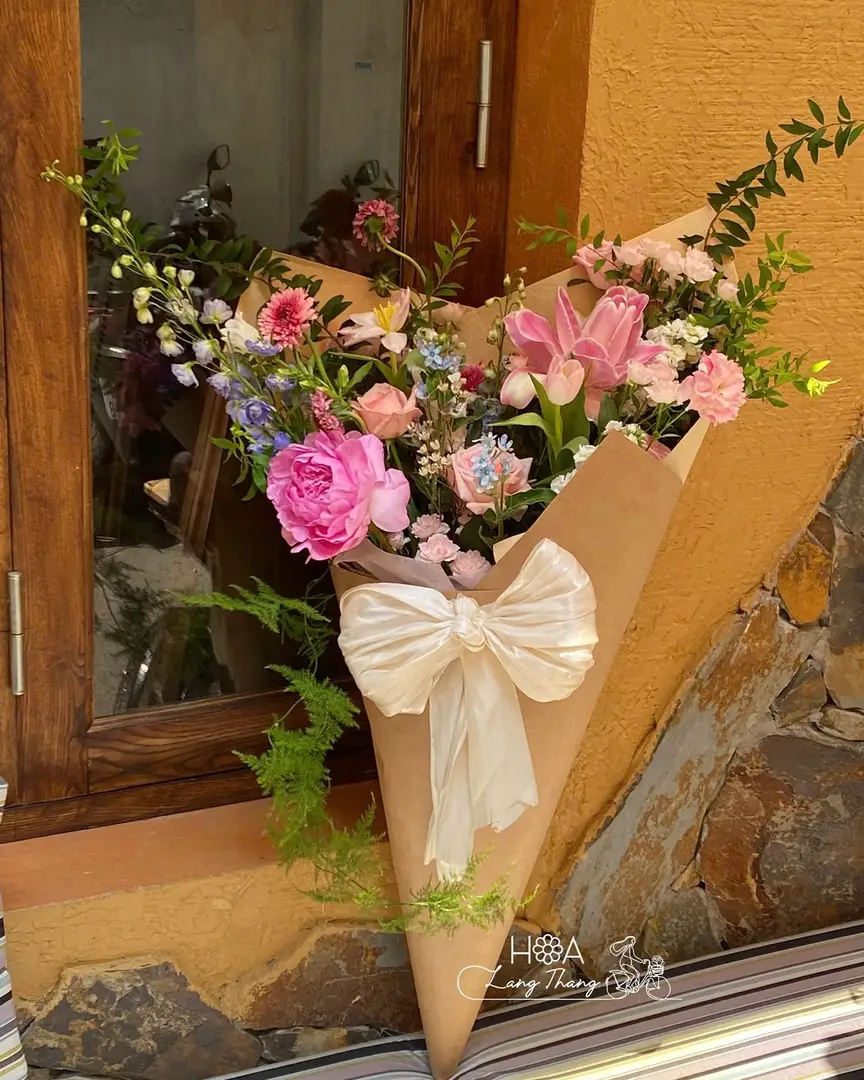 Bó hoa ốc quế mix lan nhập khẩu - Autumn Elegance — góc khác