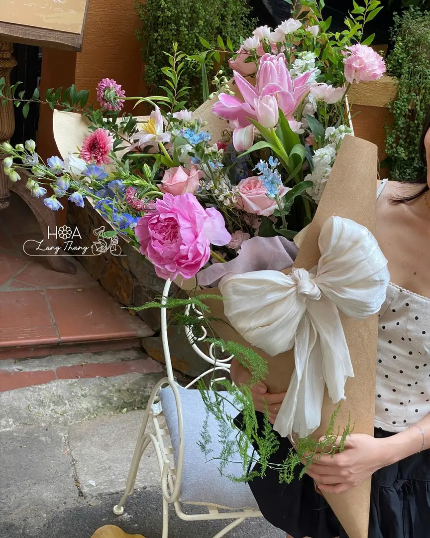 Bó hoa ốc quế mix lan nhập khẩu - Autumn Elegance - Thumbnail 4