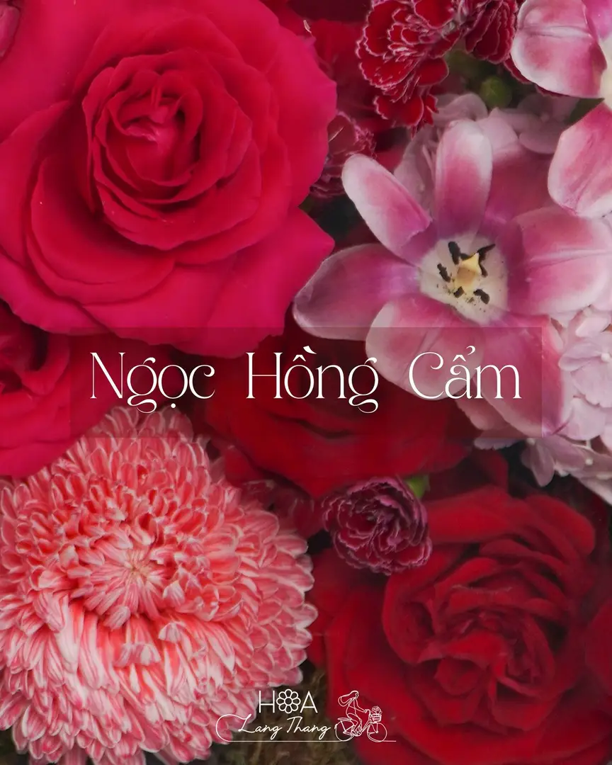 Bó hoa hồng Red Naomi mix cẩm tú cầu đỏ - Crimson Romance — góc khác