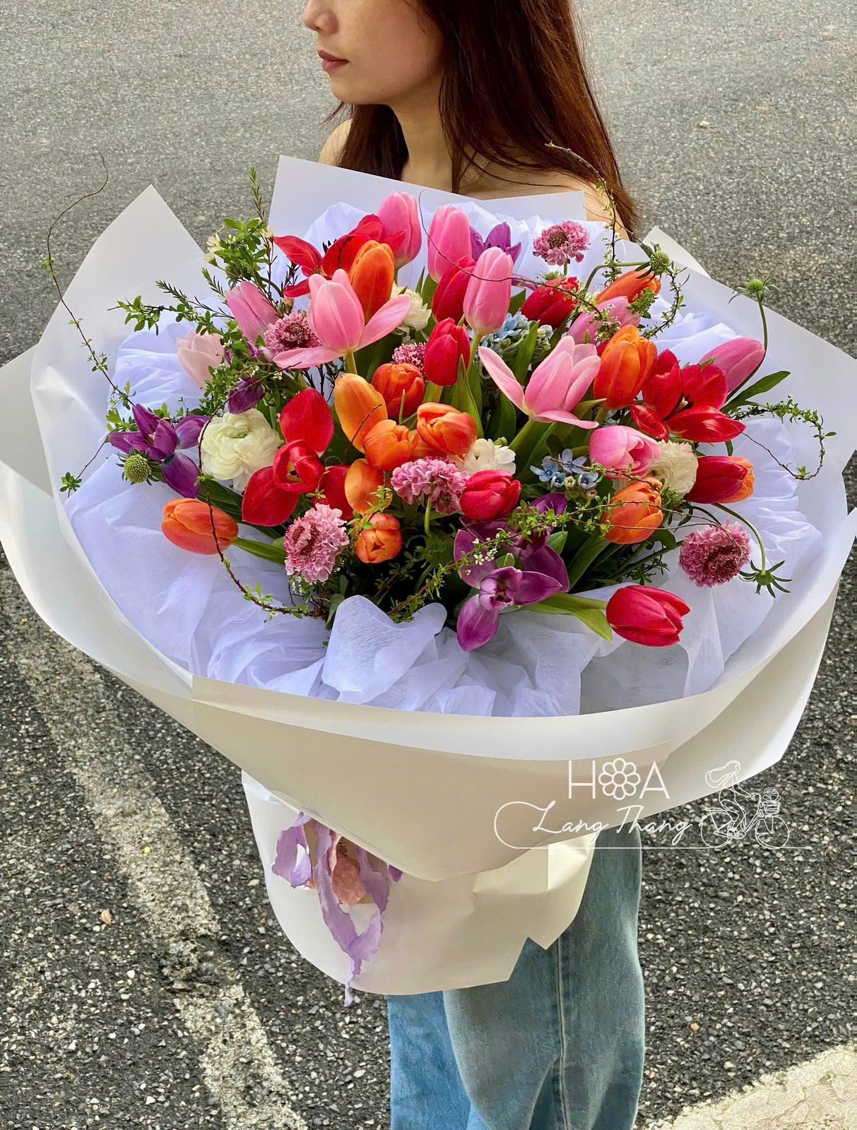 Bó hoa tulip mix Hà Lan gỗ gardening - Dutch Elegance — góc khác
