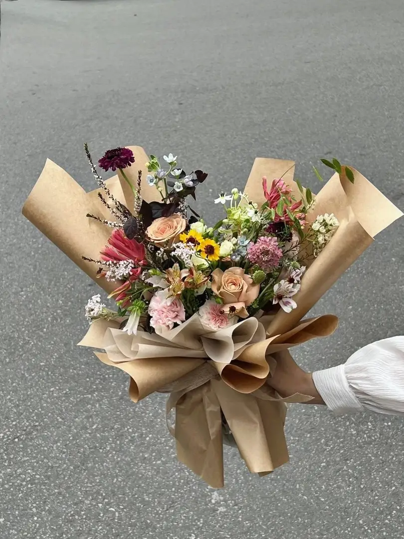 Bó hoa hồng phối retro gỗ - Vintage Romance — góc khác
