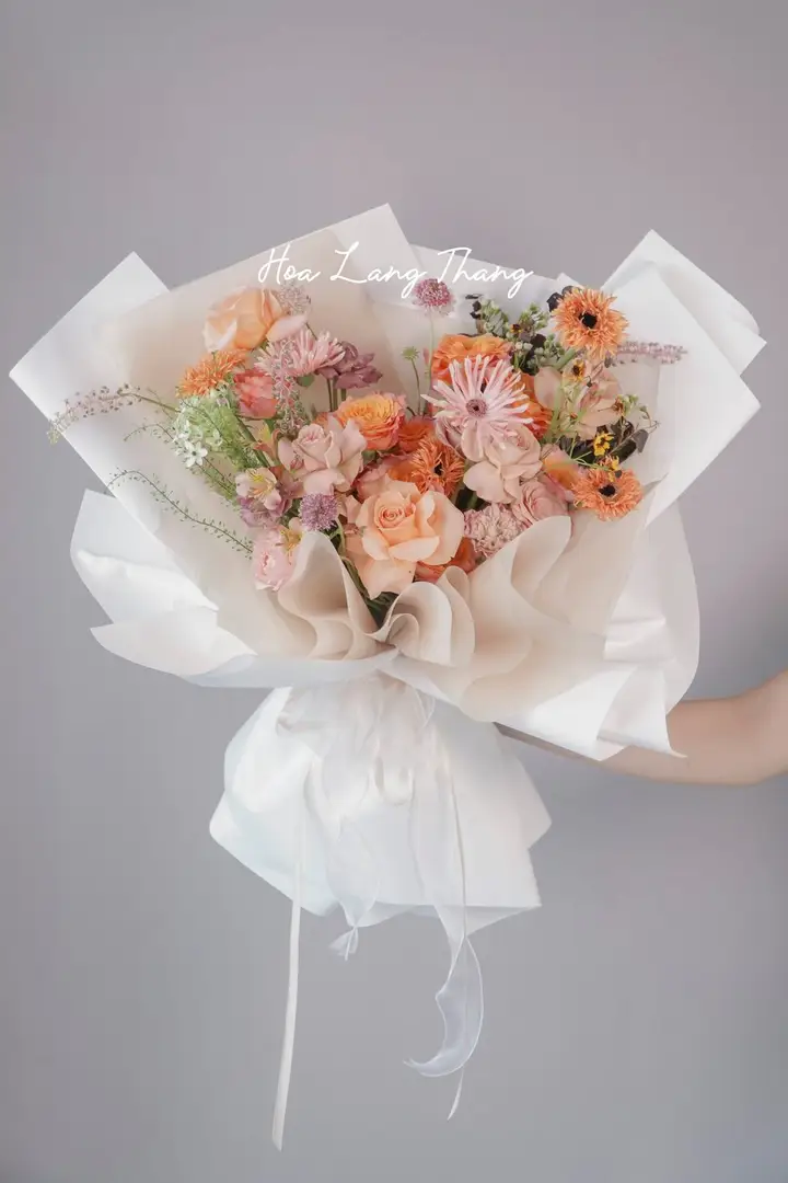 Bó hoa hồng cam phối lá phụ - Warm Harmony