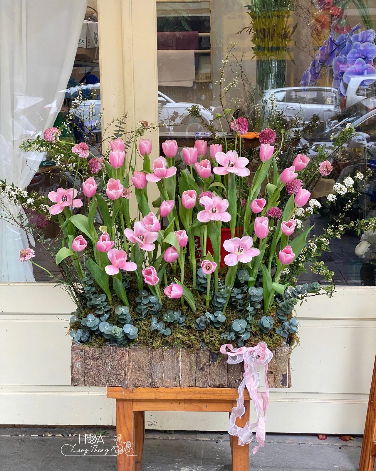Lẵng hoa tulip milk gỗ gardening - Wooden Elegance — góc khác
