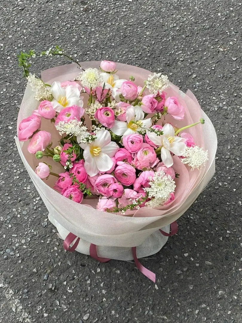 Quà tặng đồng nghiệp nữ 35 tuổi — Bó hoa cao cấp Hà Nội