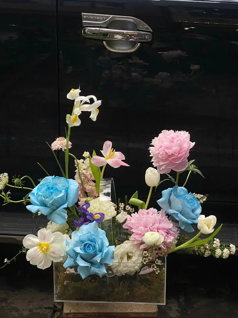 Hộp hoa hồng mẫu đơn Ecuador mix mica - Peony Elegance — góc khác