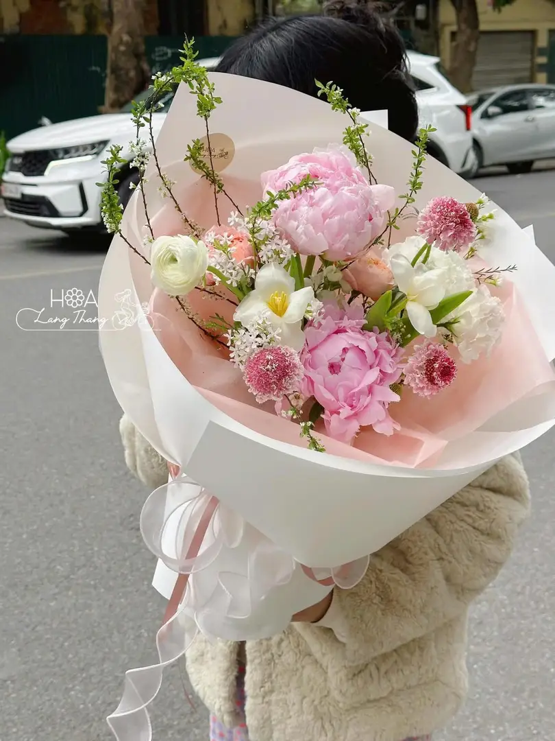 Bó hoa mẫu đơn mix hoa lá cao cấp - Peony Reverie — góc khác