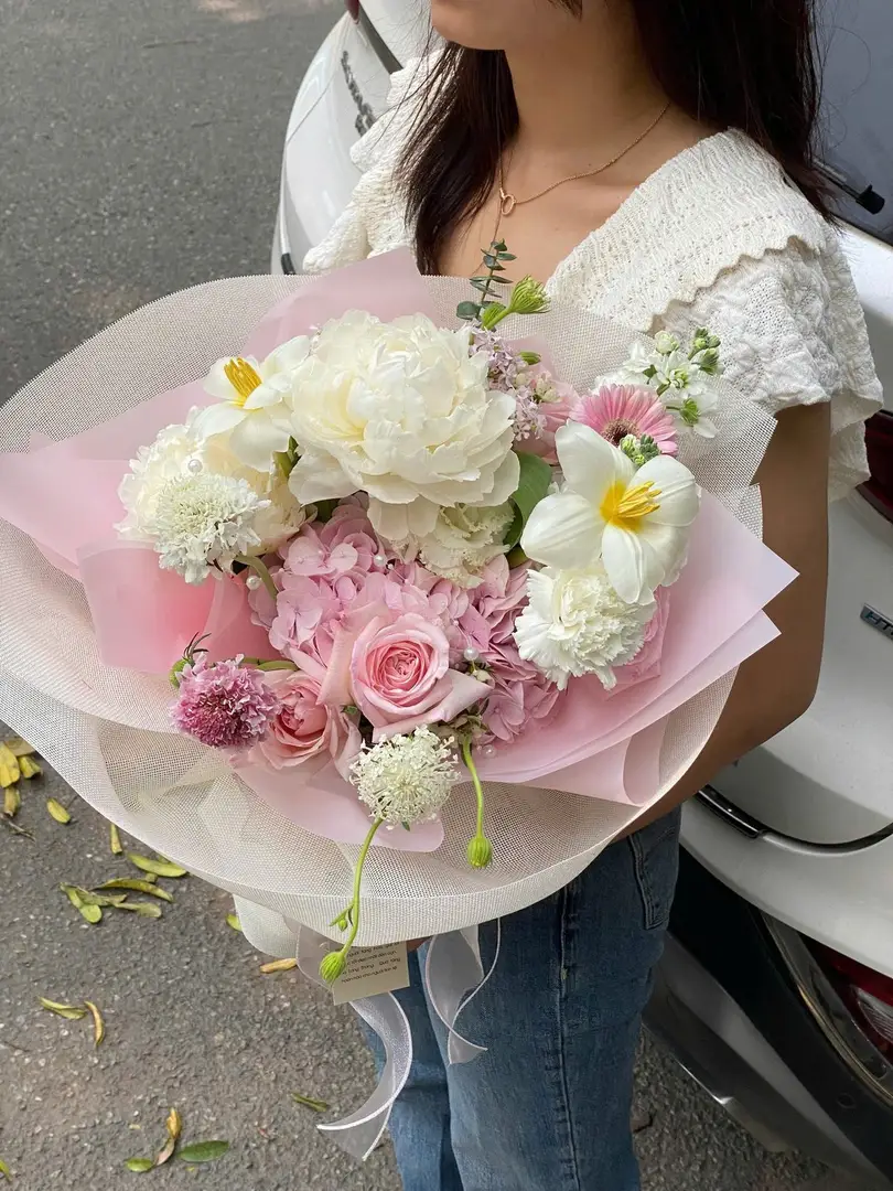 Bó hoa mẫu đơn trắng mix cẩm tú cầu - Peony Whisper