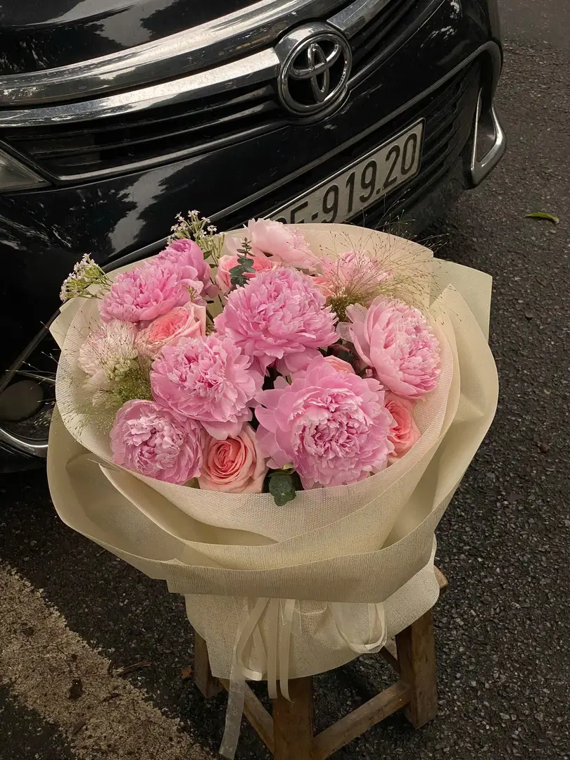 Bó hoa mẫu đơn mix hoa lá nhập khẩu - Peony Elegance