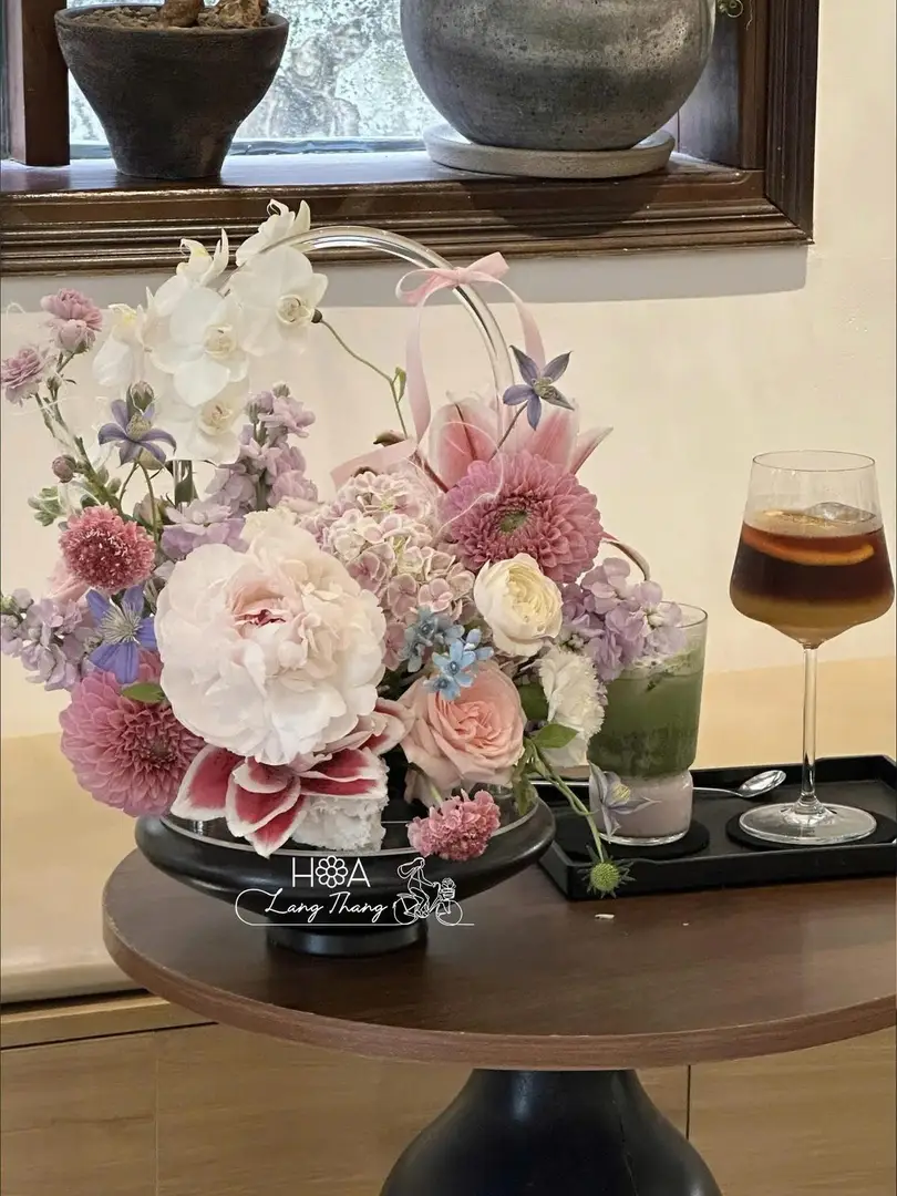 Hộp hoa mẫu đơn mix hoa lá mica - Peony Elegance — góc khác
