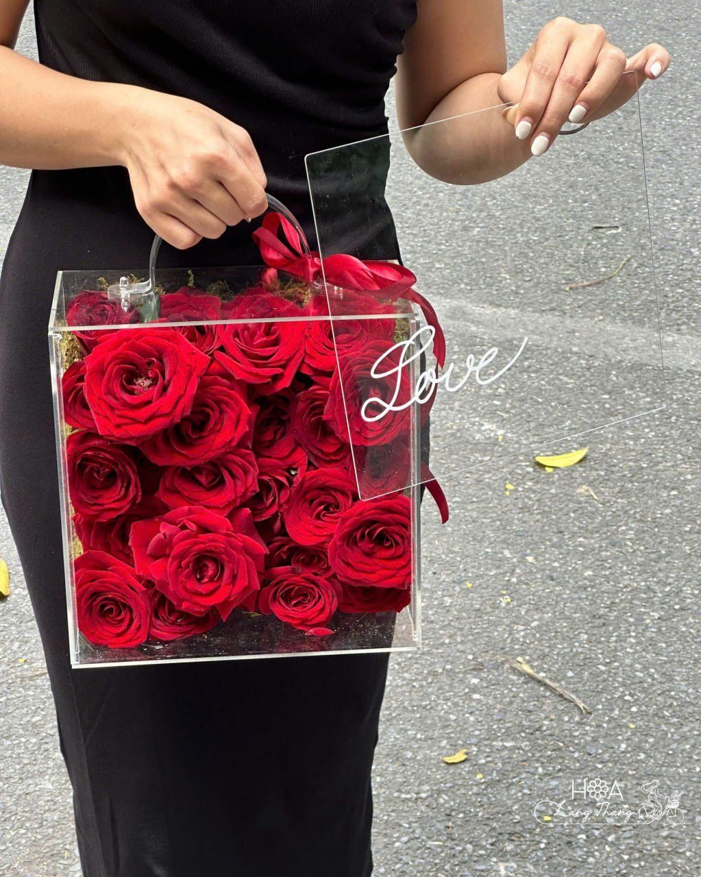 Hộp hoa hồng Red Naomi mica - Crimson Elegance