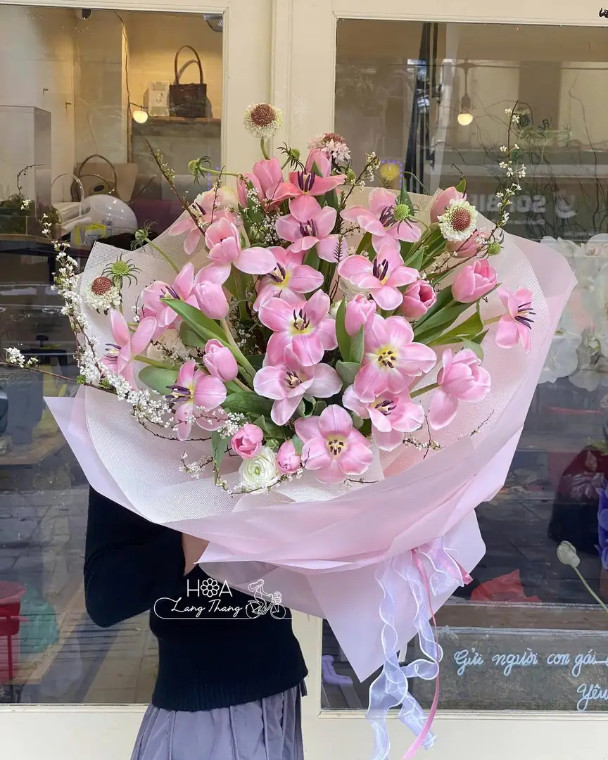 Bó hoa tulip Hà Lan trắng sữa gỗ - Creamy Elegance
