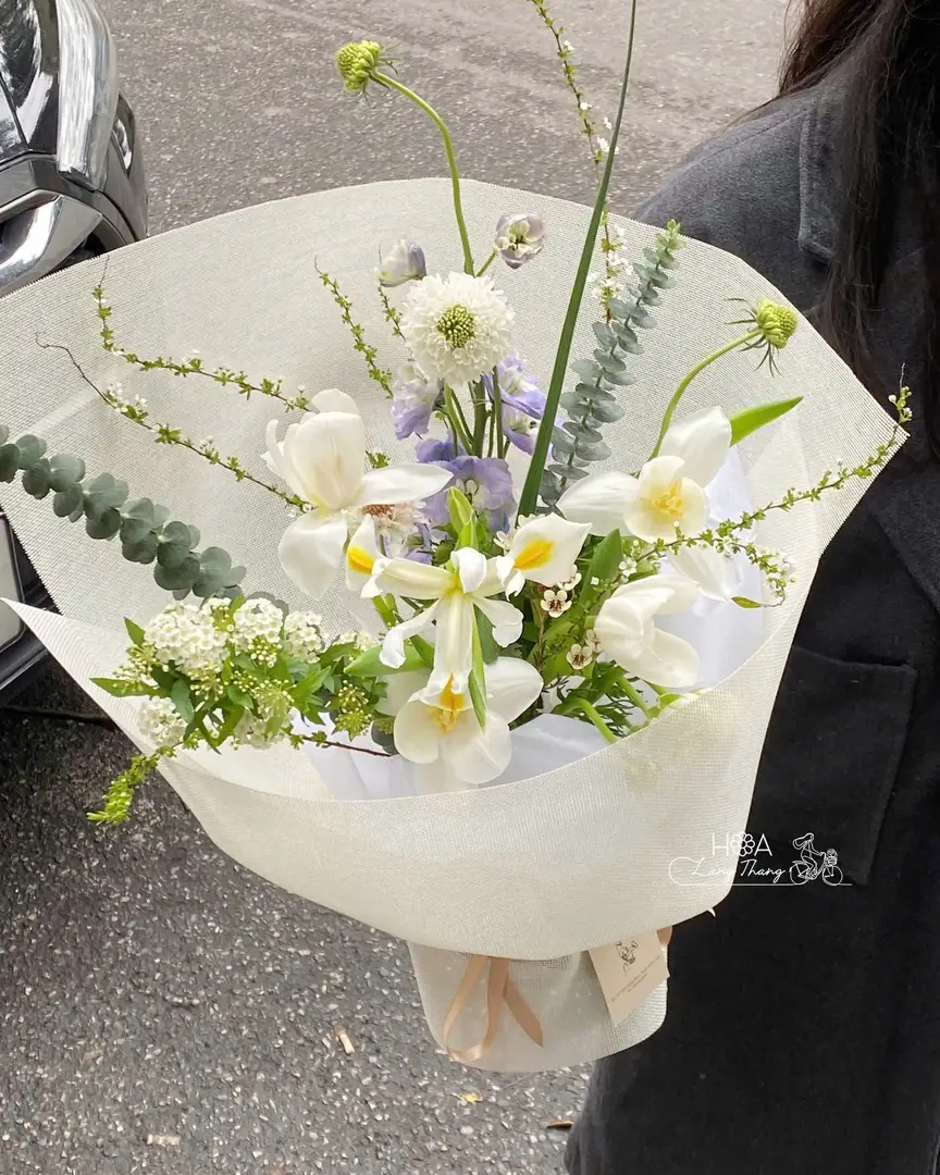 Lẵng hoa tulip mix Hà Lan gỗ gardening - Diem Vy Elegance