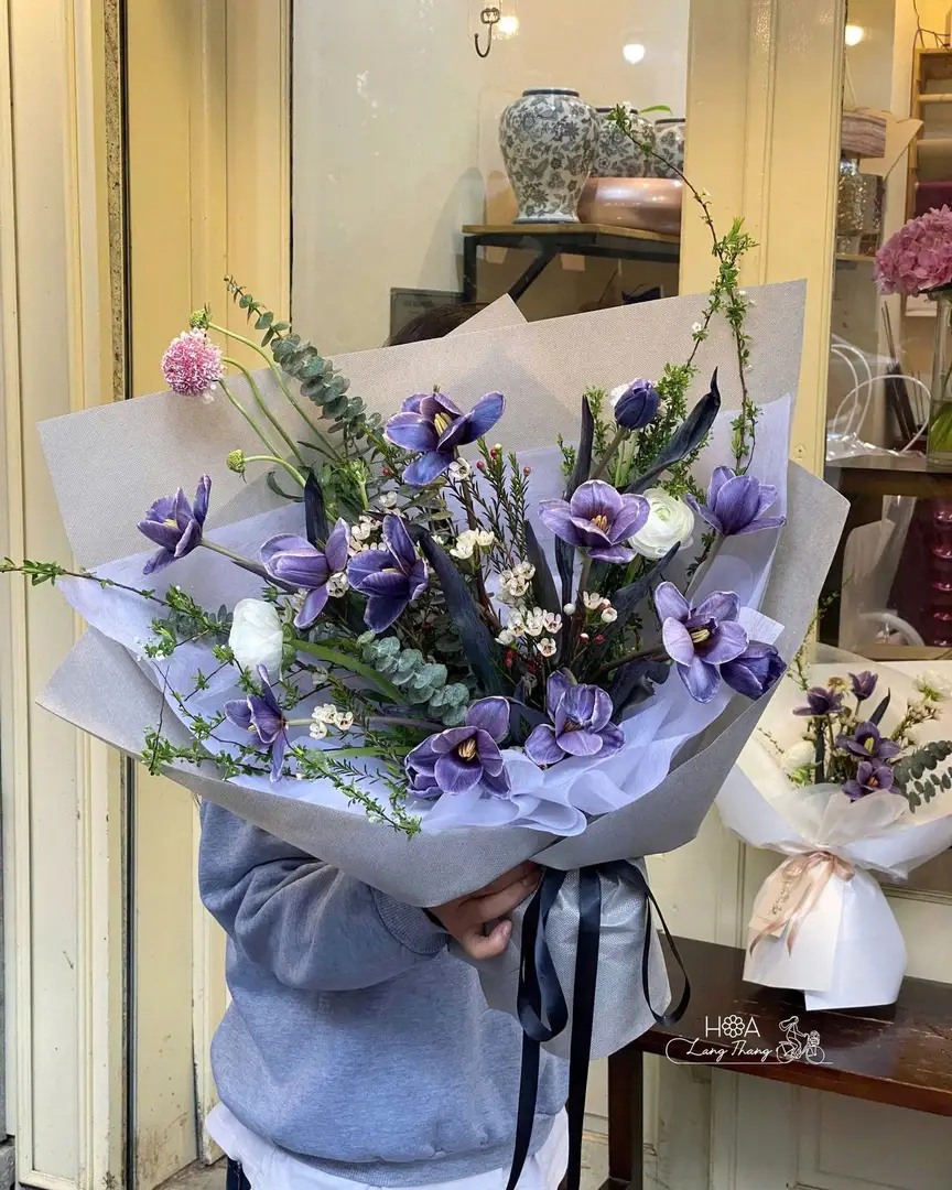 Lẵng hoa tulip nhuộm tím gỗ gardening - Purple Serenity