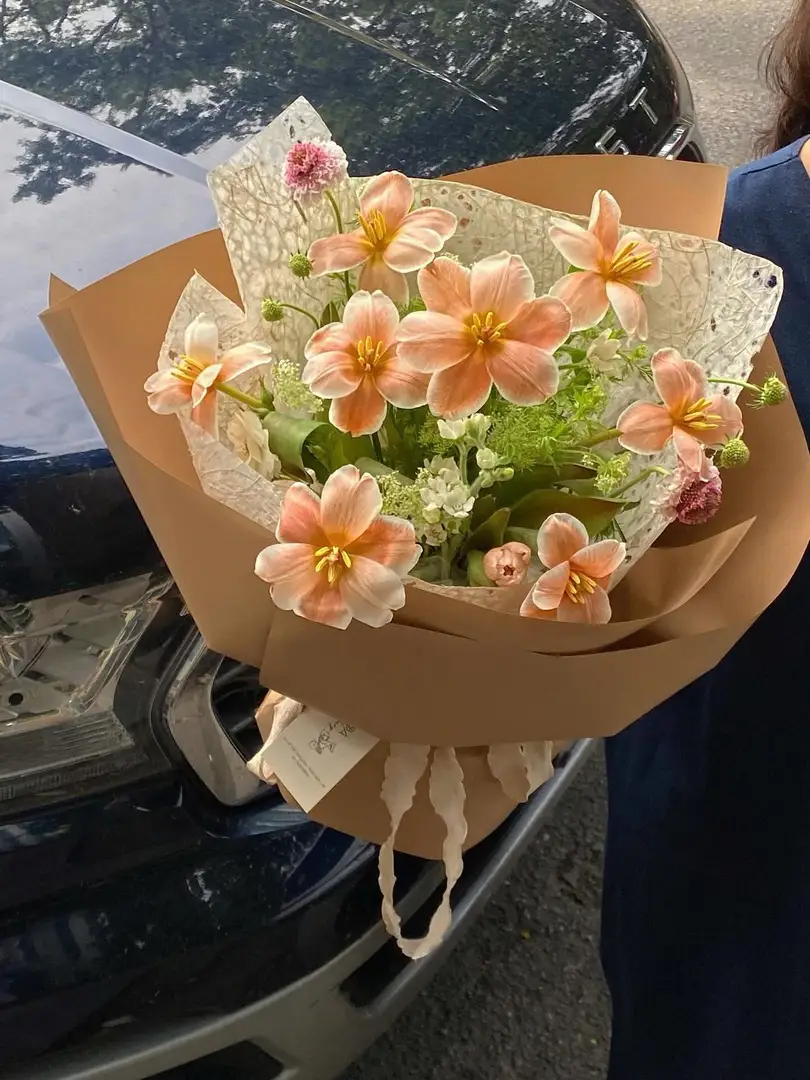 Hoa Cảm Ơn Tặng Bà Hà Nội — Hoa Tươi Nhập Khẩu Giao 2h
