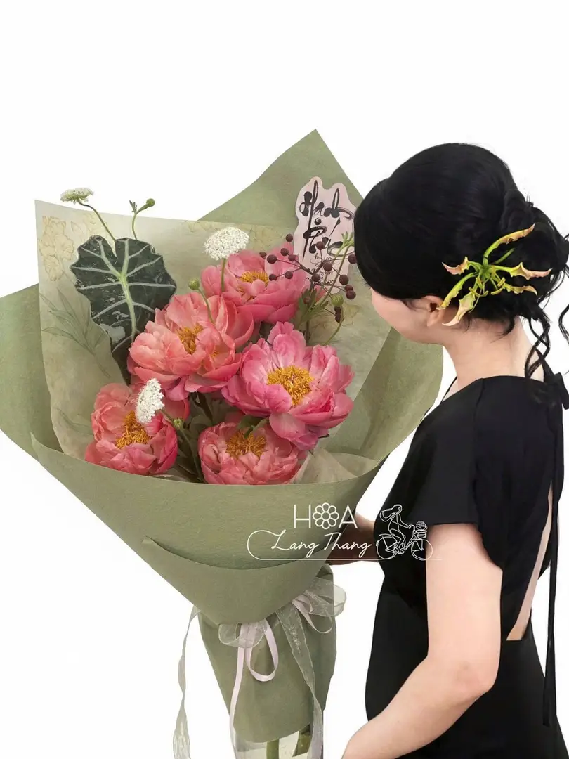 Bó hoa mẫu đơn hồng gỗ gardening - Blush Peony Elegance — góc khác