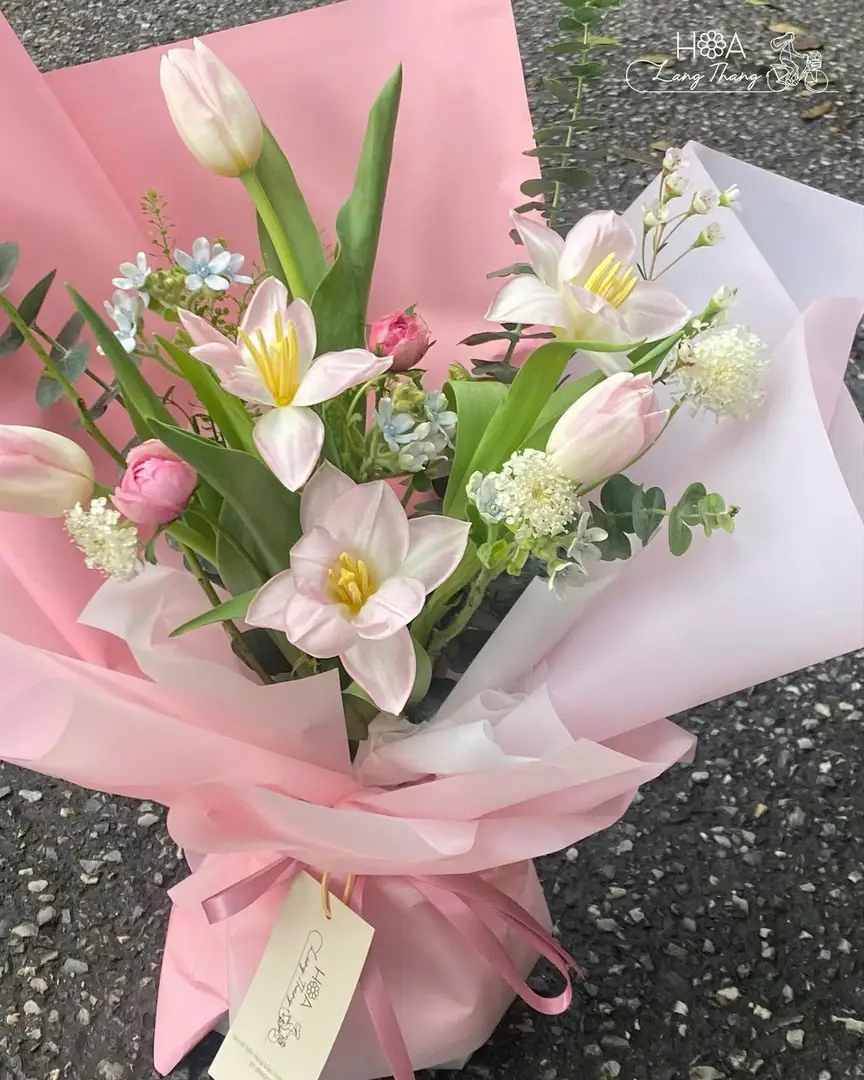 Bó hoa tulip mix hai màu gỗ gardening - Soft Elegance - Hoa Lang Thang