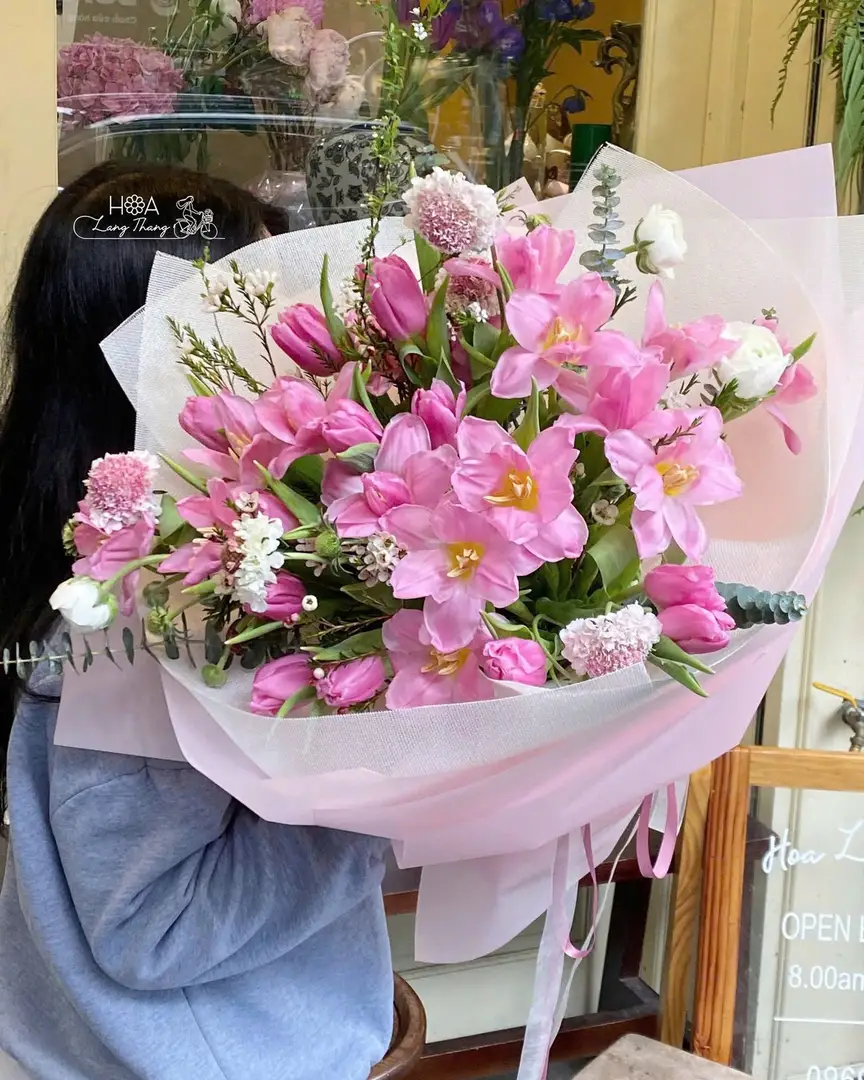 Bó hoa tulip Hà Lan kích thước lớn - Timeless Elegance — góc khác