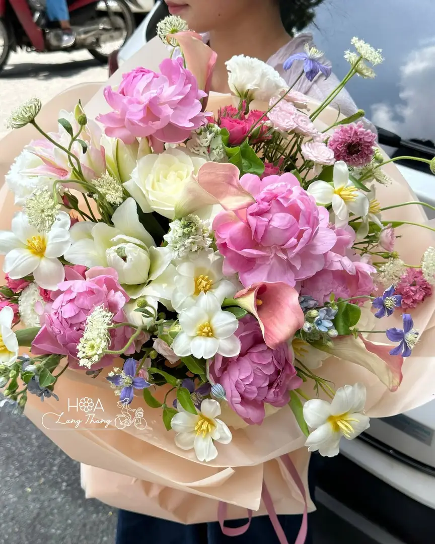 Bó hoa tulip Hà Lan mix mẫu đơn - Peony Elegance — góc khác