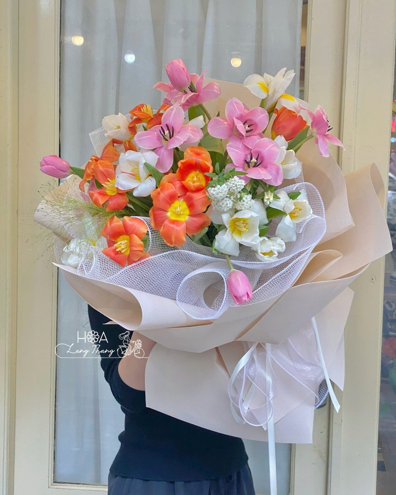 Bó hoa tulip mix màu nhập khẩu - Vibrant Elegance