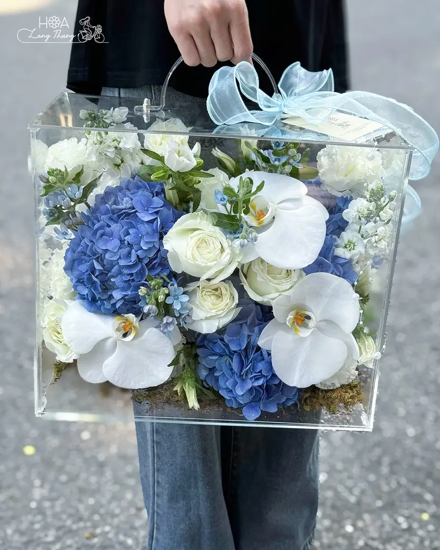 Hộp hoa tulip Hà Lan mix cẩm tú cầu lan hồ điệp mica - Elegant Harmony — góc khác