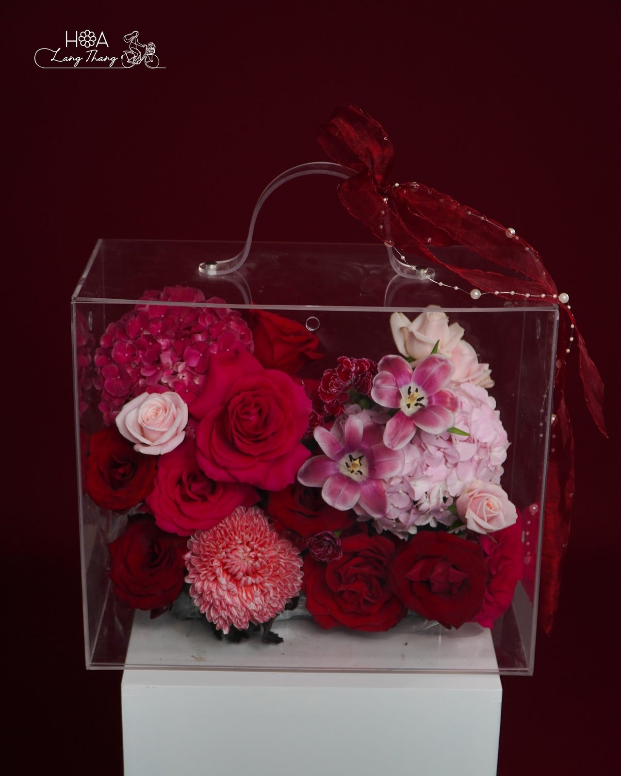 Hộp hoa hồng Red Naomi, tulip Hà Lan, cẩm tú cầu - Crimson Elegance