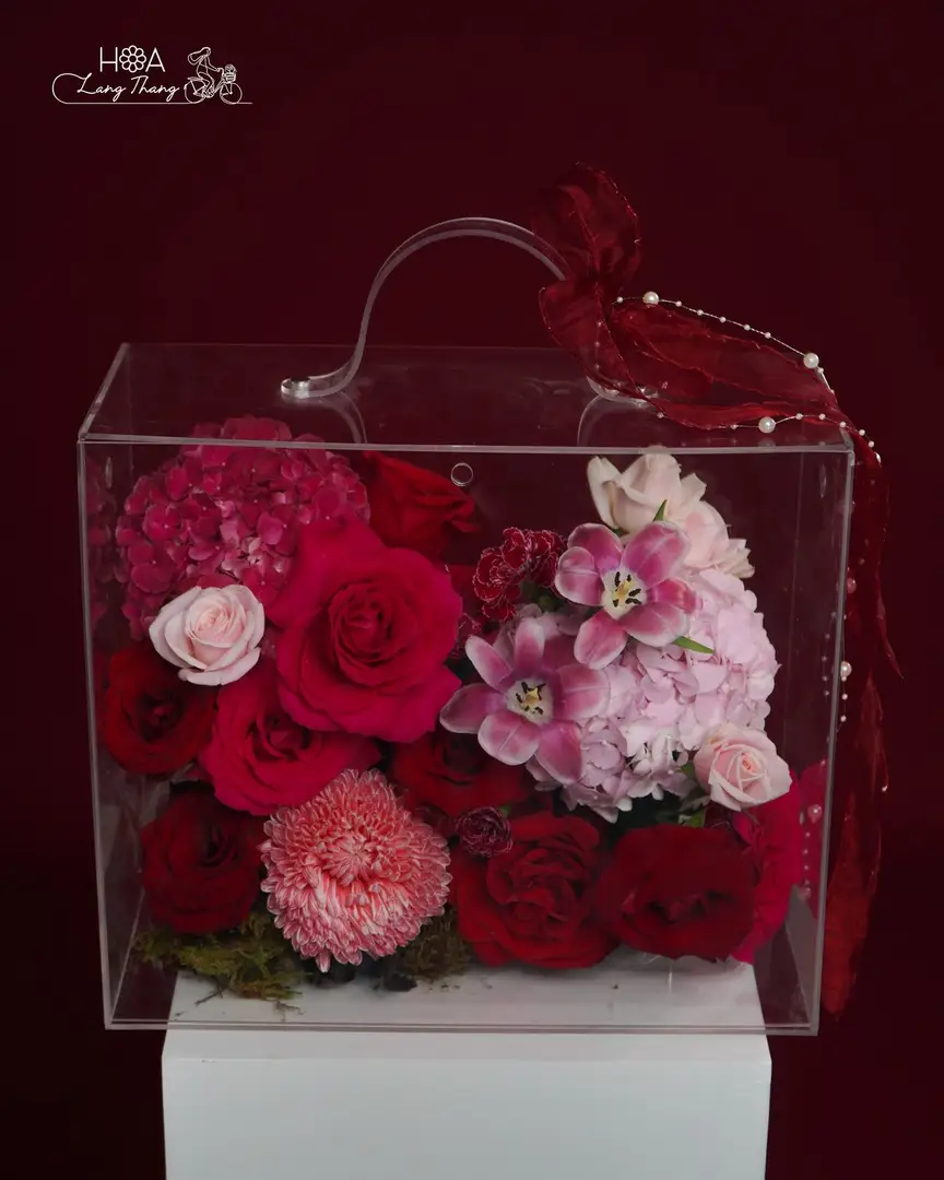 Hộp hoa hồng Red Naomi, tulip Hà Lan, cẩm tú cầu - Crimson Elegance - Thumbnail 3