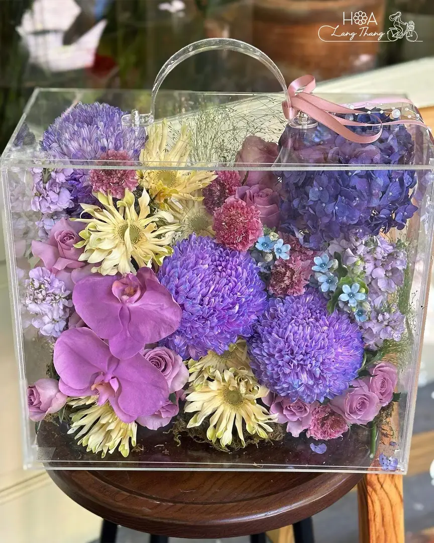 Hộp hoa tulip tím mica cao cấp - Purple Harmony — góc khác