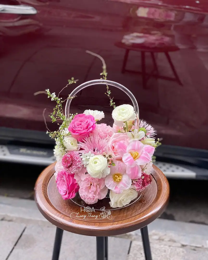 Hộp hoa mica hỗn hợp nhập khẩu - Elegant Harmony — góc khác