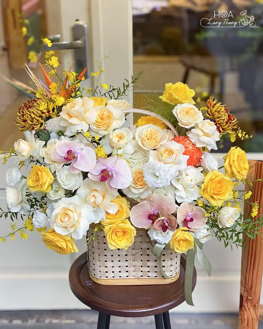 Lẵng hoa hướng dương vàng mix - Golden Radiance — góc khác