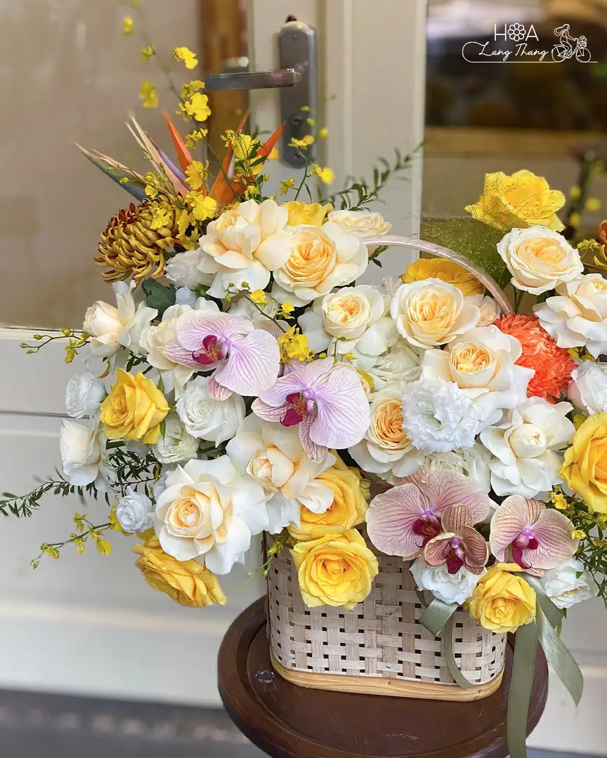 Korb mit gemischten gelben Sonnenblumen – Golden Radiance 3