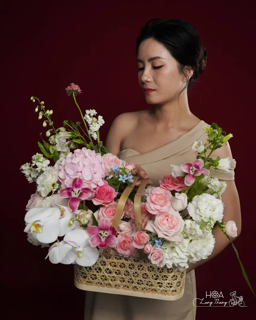 Lẵng hoa hồng cẩm tú cầu gỗ gardening - Timeless Elegance
