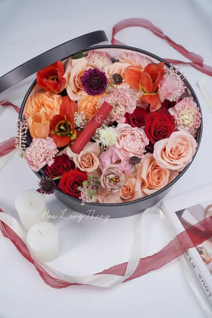 Lẵng hoa hồng mix cẩm tú cầu gỗ gardening - Harmonious Elegance