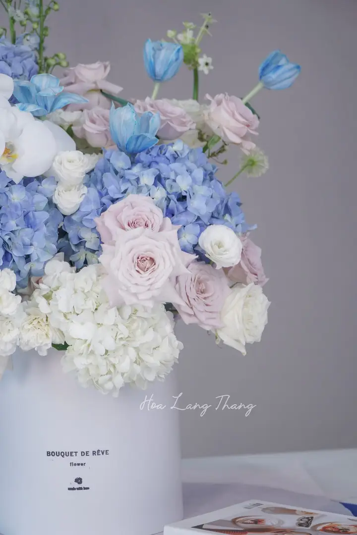 Lẵng hoa cẩm tú cầu mix tulip Hà Lan - Lavender Elegance