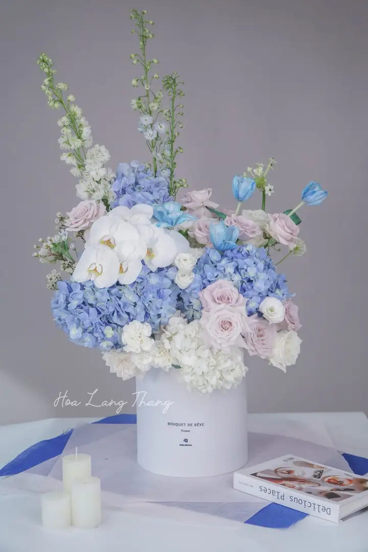Lẵng hoa cẩm tú cầu mix tulip Hà Lan - Lavender Elegance — góc khác