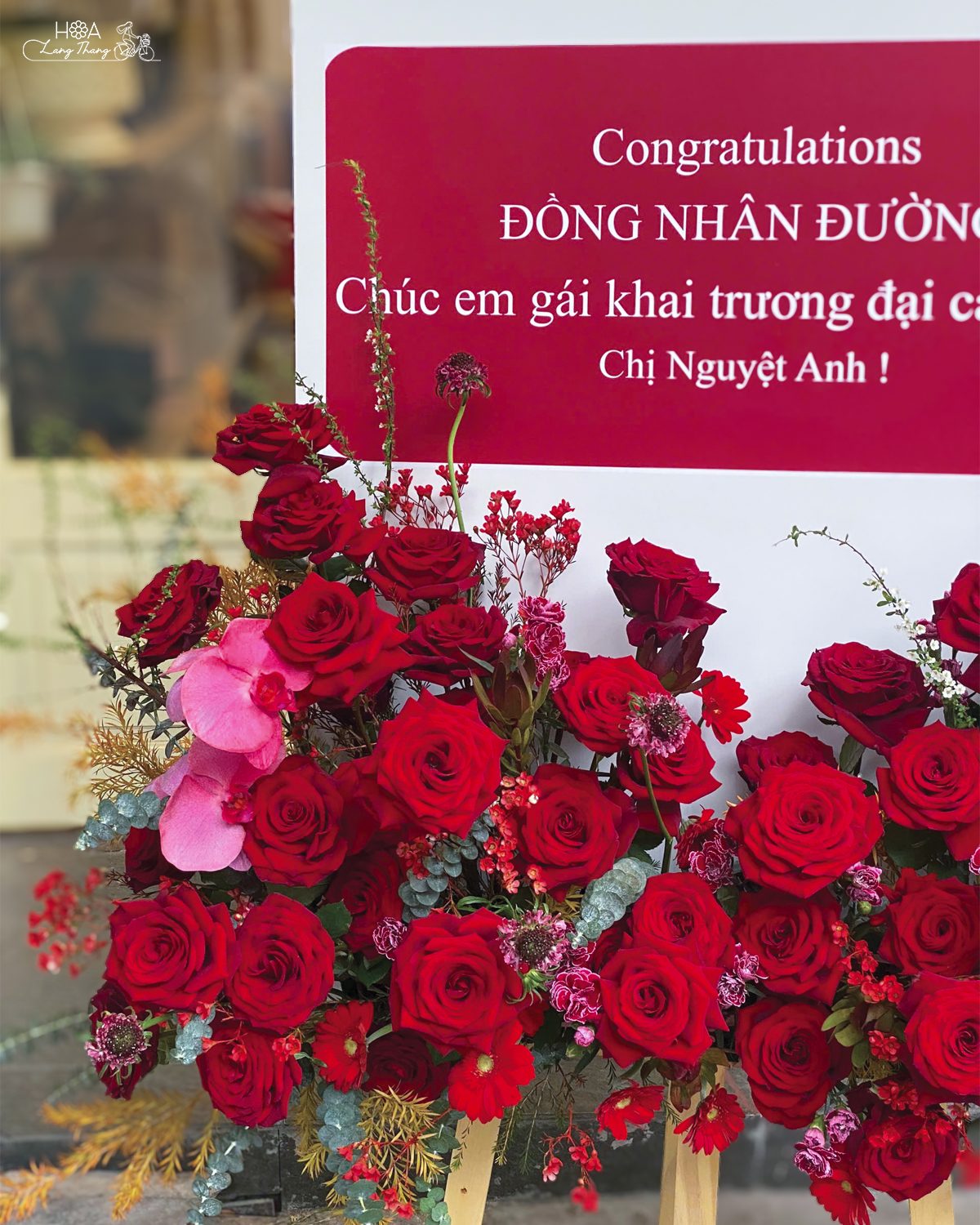 Lẵng hoa hồng Red Naomi nhập khẩu - Crimson Elegance