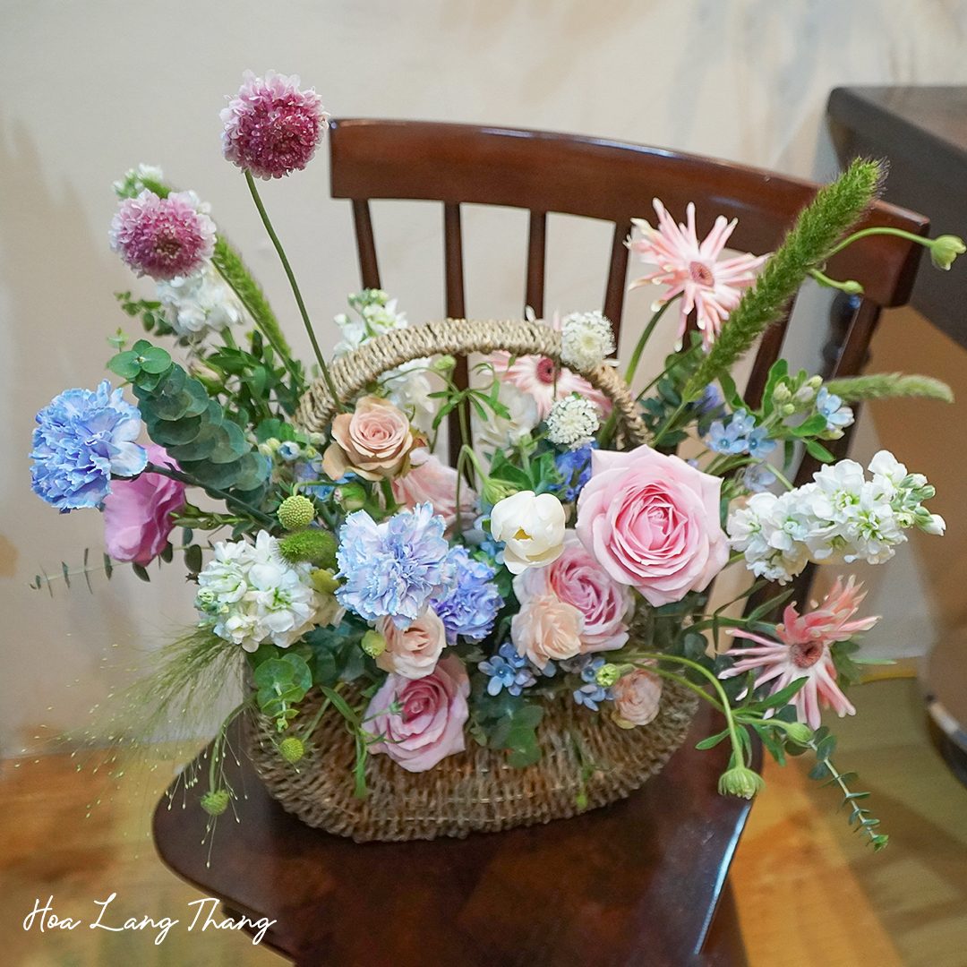 Lẵng hoa mix Ecuador nhập khẩu - Gentle Elegance