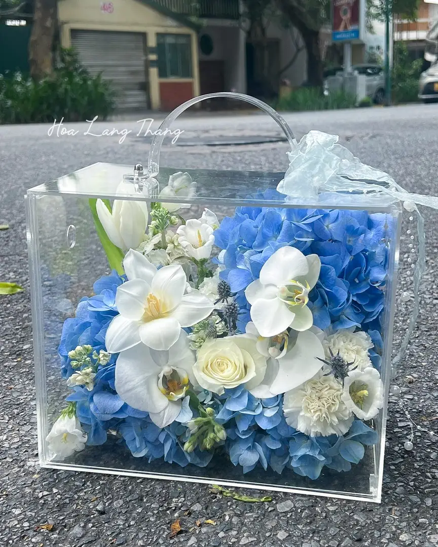 Hộp hoa cẩm tú cầu mix tulip lan hồ điệp mica - Cerulean Elegance - Thumbnail 3