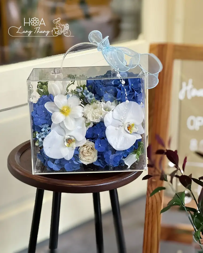 Hộp hoa cẩm tú cầu mix tulip lan hồ điệp mica - Cerulean Elegance - Thumbnail 5