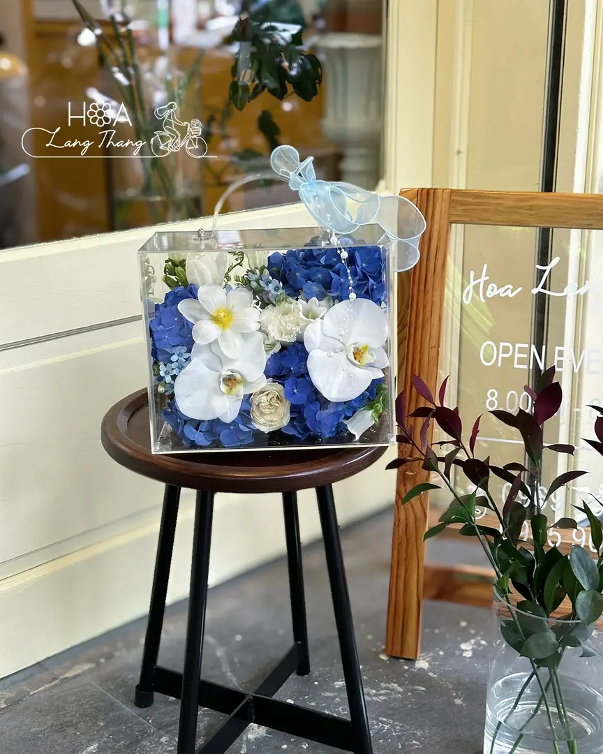 Hộp hoa cẩm tú cầu mix tulip lan hồ điệp mica - Cerulean Elegance - Thumbnail 7