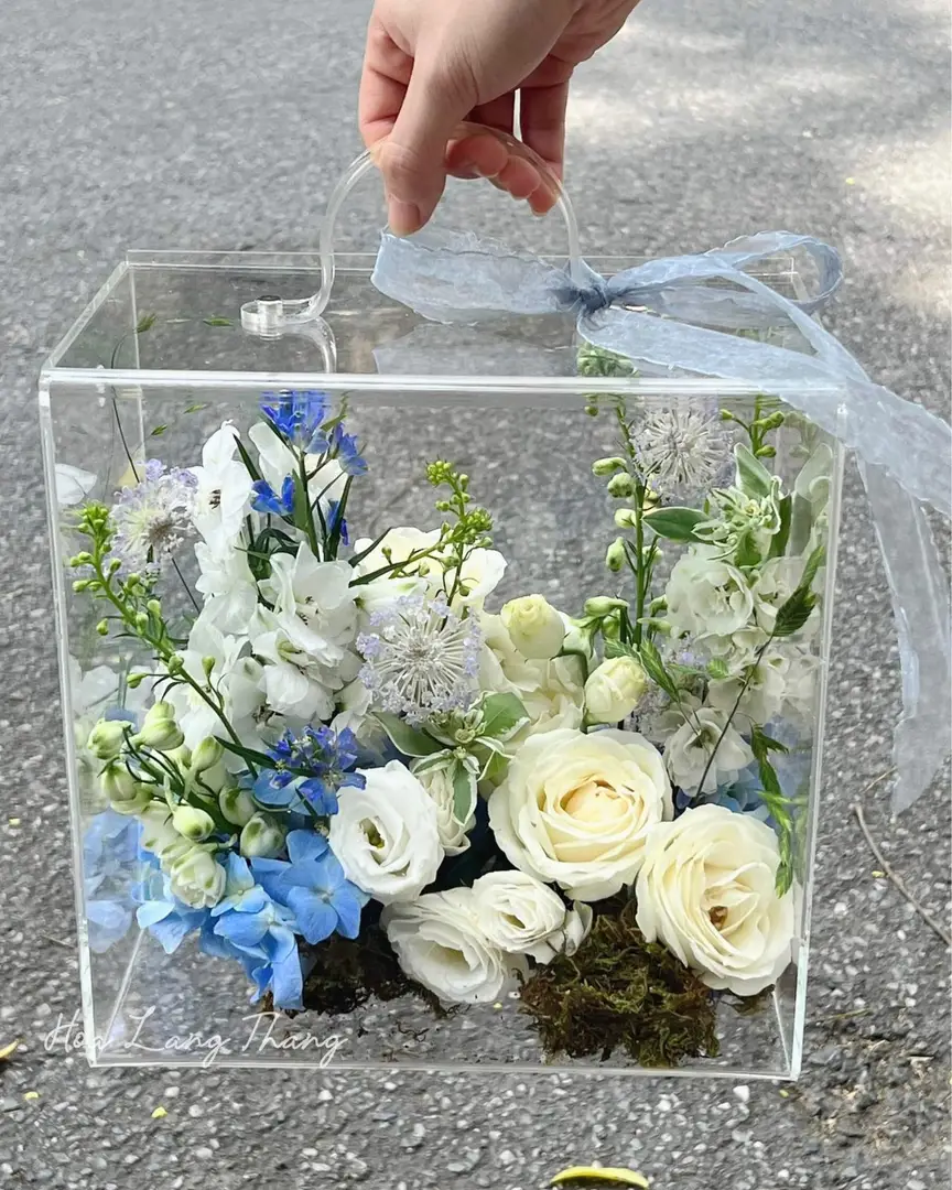 Hộp hoa hồng trắng mix garden mica - White Garden Romance — góc khác
