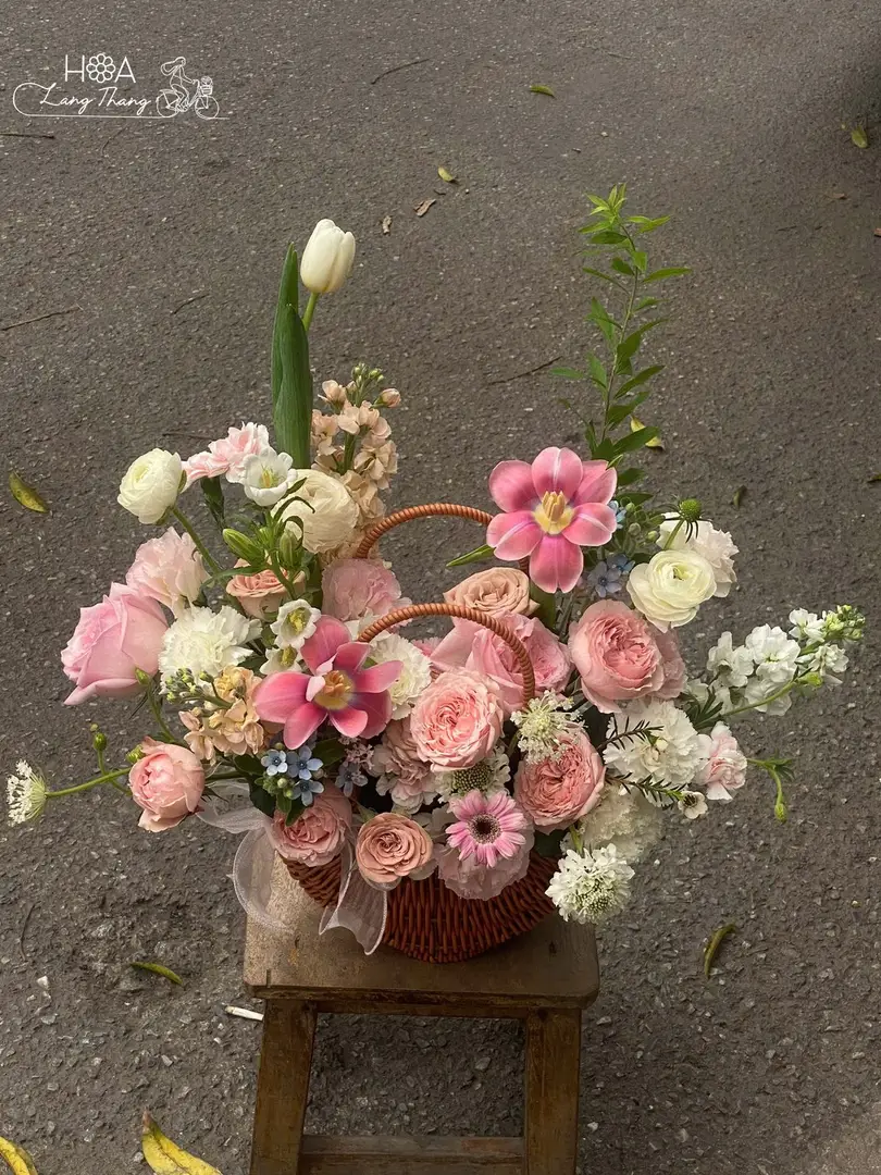 Lẵng hoa hồng cẩm tú cầu gỗ gardening - Royal Splendor — góc khác