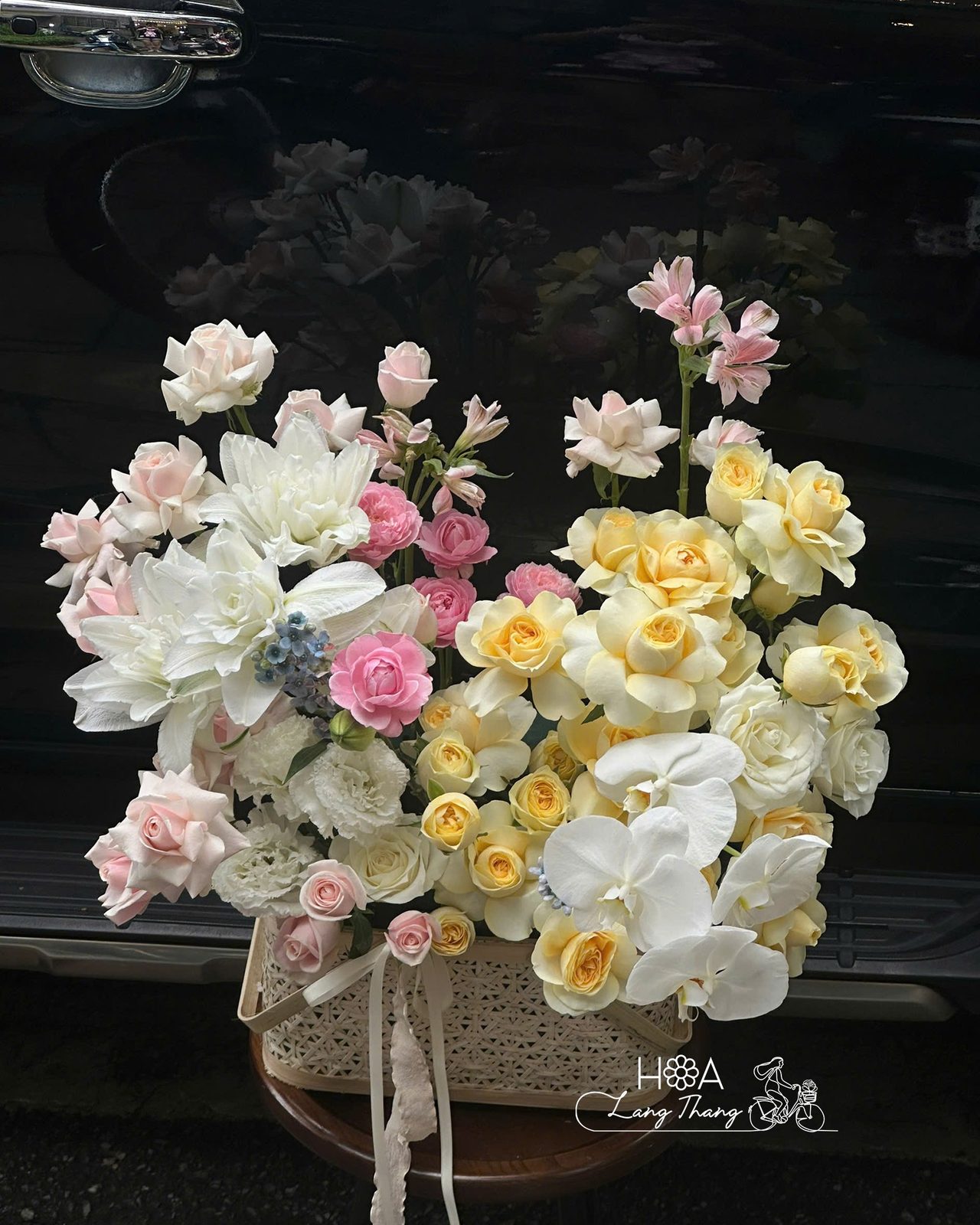 Lẵng hoa hồng mix vàng gỗ gardening - Golden Romance