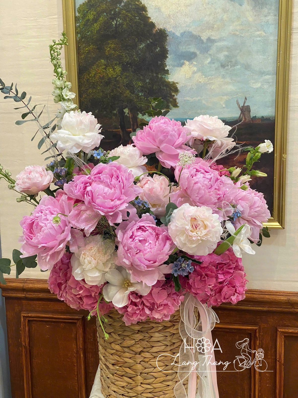 Lẵng hoa mẫu đơn Hà Lan - Dutch Peony Elegance — góc khác